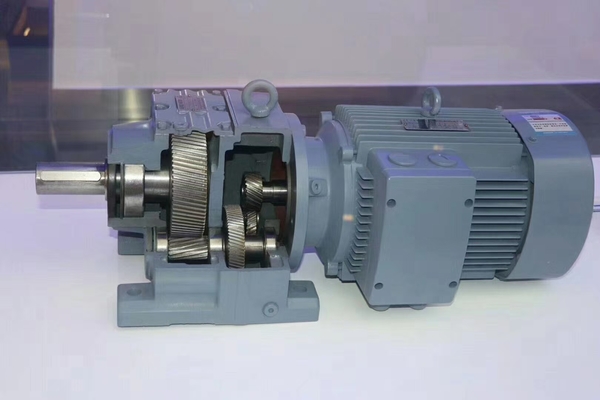 斜齒減速機(jī) R系列硬齒面減速機(jī) 6.jpg
