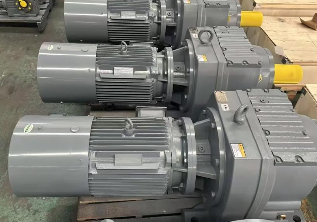 r系列硬齿面斜齿轮减速机